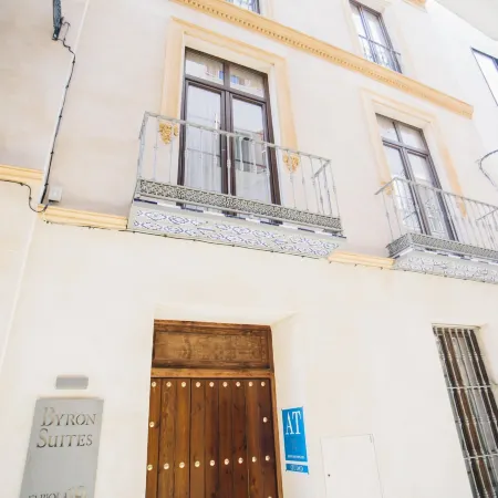One&Lux Byron Suites