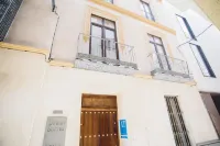 One&Lux Byron Suites فنادق في 