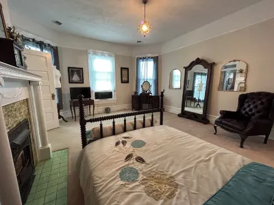 Enloe House Lodging & Events Hotels in 
