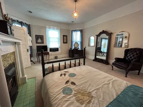 Enloe House Lodging & Events - 홈스테이