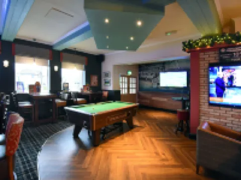 Royal Oak Hotels in Birkenhead