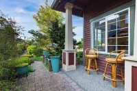 Sunny Backyard Fireplace Coastal Access in Peaceful Neighborhood Near Shopping Hotels in Langley