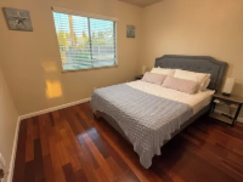 Entire 4 LG Queen BED with large Pool, patio, BBQ, Firepit good for Summer!! Hotels in Rowland Heights