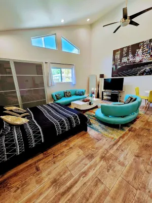 Cozy Modern Space with Pool Hotels near Braemar Country Club