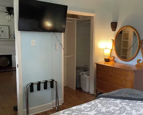 Walk to Waterfront Dining, Shops, Wine Bar. 2 Miles from I-95. No Pet Fee! Hotels in Darien