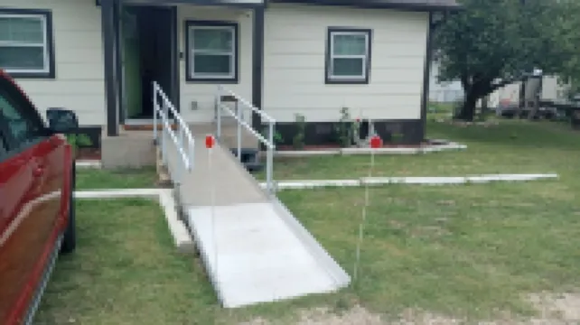 Cute 2-bedroom house. WiFi & handicapped accessible near all Hosp. and colleges.