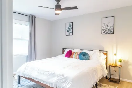 Charming 4-bedroom house with AC and WiFi in Winston-Salem