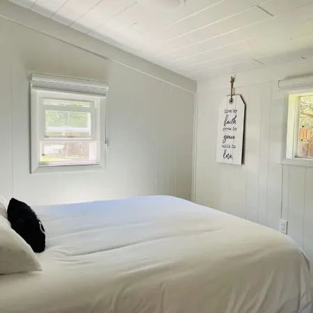 West Lake Okoboji Scout Cottage Отели в г. Арнолдс Парк