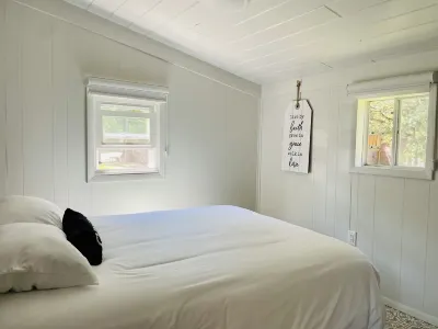 West Lake Okoboji Scout Cottage Hotels near The Legend