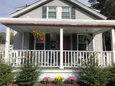 The Studiomini home away from home in the Berkshires October Mountain State Forest附近的飯店