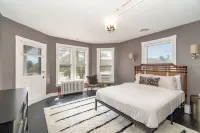 Gettysburg Home sleeps 10 with parking and Game Room.  Just off the square.