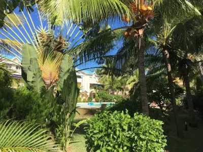 Beachfront Apartment with Pool & Tennis - Flic En Flac 利康住宿飯店