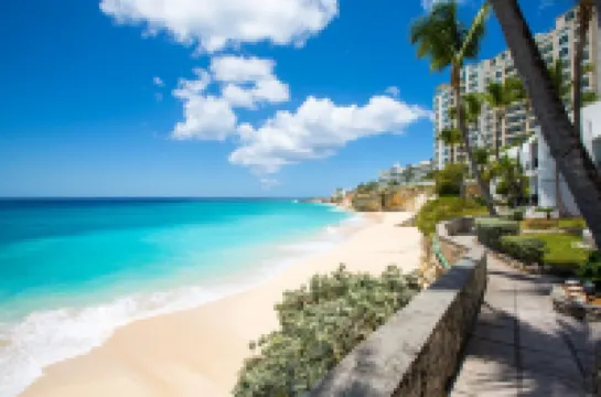 Stunning Penthouse on Mullet Bay beach