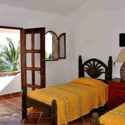 Casa Serena - Stunning Beachfront Villa Near Four Seasons Rooms