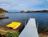 Charming 3 Bed Lake House in Wonderful Dowling with AC, WiFi, Dock, and Kayaks.