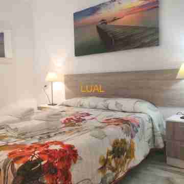 Central apartment next to the beach Rooms