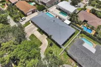 7BR w/ Heated Pool Jacuzzi, Theatre