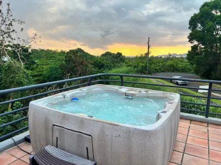 Sunset Log House Minutes from Rincon & CaboRojo