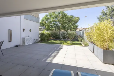 Appartement T Avec Jardin 5 Minutes du Port de Carry le Rouet et la mer Отели в г. Карри-ле-Руэ