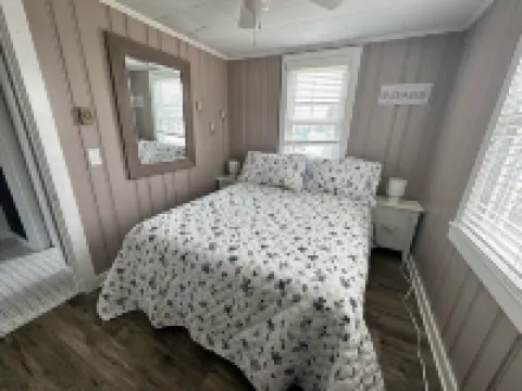 Cute cottage with a private beach Hotels in Narragansett