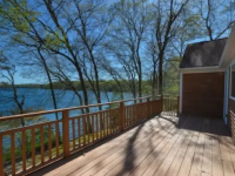 Waterfront Mashpee 5Bed/3Bath house with AC and WiFi w/ Private Beach Hotels in Mashpee