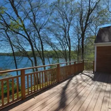 Waterfront Mashpee 5Bed/3Bath house with AC and WiFi w/ Private Beach