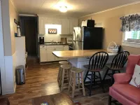 Charming, newly updated 2 Bedroom Cottage, Pet Friendly