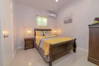 Beautiful 1-bedroom apartment in amazing Buckleys with AC, WiFi Hotels in Buckleys