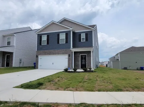 Beautiful new home with lake view near hiking trails