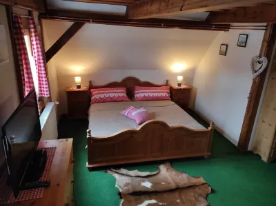 Stylish wooden house in Bohemian Switzerland and the Lusatian Mountains for 10 people  호텔