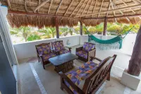 Beachfront Villa with pool & waterfall: Gorgeous sandy beach