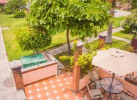 Pool view, Steps from Beach...Brand New Hotels in Cerritos