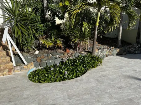 Paradise in St. Thomas! Paradise, Privacy, Pool, Panoramic View, Sleeps 8 Отели рядом с достопримечательностью «Парк Магенс Бэй»