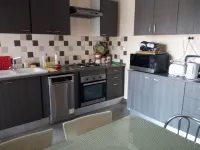 Very well equipped apartment, 2 bedrooms, living room, guarded parking Hotels in Soukra