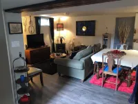 Doggy Heaven. Large Fenced Yard , Beautiful Gardens,  Guest Patio and Firepit.