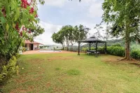 Serene Jungle Stay with Breathtaking Views Hoteles en 