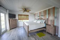 Key Lime House with a 100’ dock: A Solar-Powered Waterfront Oasis on Black Sound Joe's Studio附近的飯店
