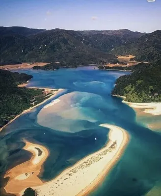 Quiet , Stylish 2 bedroom Apartment , situated in the heart of town.