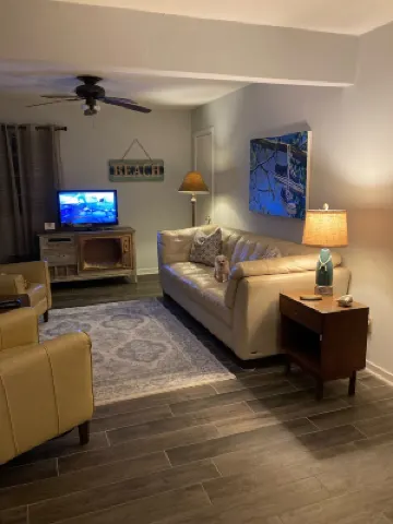 Home Walking/Biking Distance to Downtown and Beach and Gulf Islands National Sea