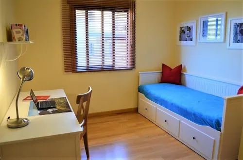 Modern apartment with sea view and great location.