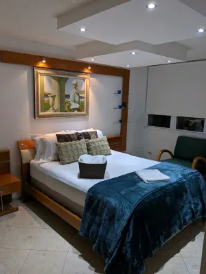 Oceanfront, Hear waves 24/7, 2 bedroom condo w full kitchen, Prime location