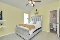 Katy Home Away 3BR 3.5BT Ensuite Near I-10 KatyMills Typhoon TX
