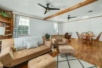 Circle Overlook-Private Downtown apartment