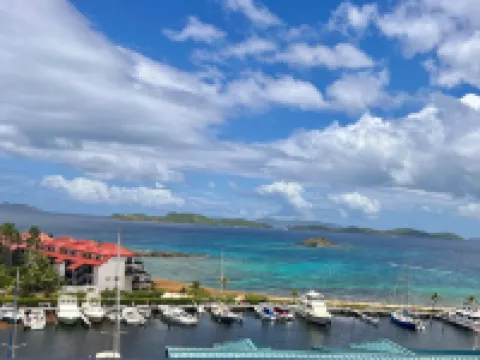 Stylish Renovated Getaway with Stunning Views - Siren's Song at Sapphire Village