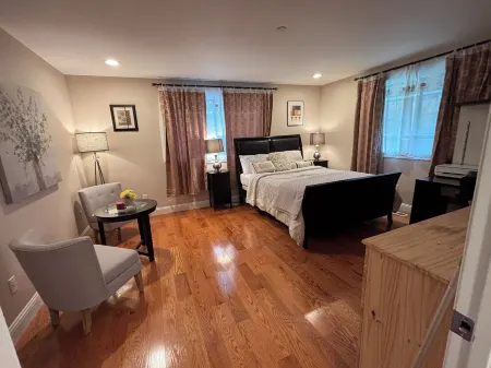 New cozy 5BR vacation home with AC near Airport & downtown Seattle