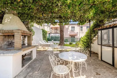 Lake Garda Holiday Apartment 2 Villa Magnolia Отели в г. 