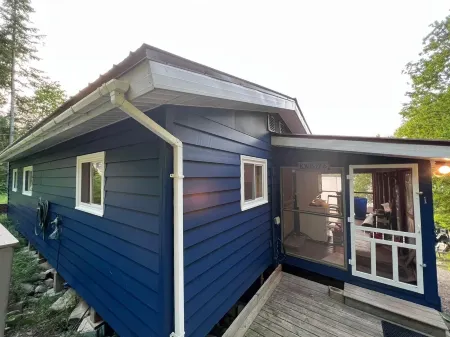 Stylish Lakefront Cottage Retreat in Parry Sound