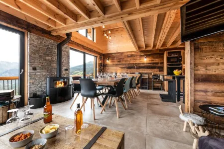 Les Coches: Chalet at the foot of the slopes with views of Mont Blanc