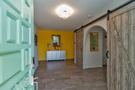 Iconic 4-bedroom vacation home, 5 min from Downtown Palm Springs, City ID#4299