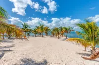 Waterfront 4-Bedroom Home on Private Peninsula w/ Private Dock! Hotels in Elbow Cay